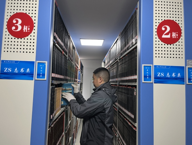 2024年，市史志編纂中心組織全市史志系統向全省19個四川省方志館高校分館、省方志文化宣傳基地捐贈史志書籍。（資料圖片）.png