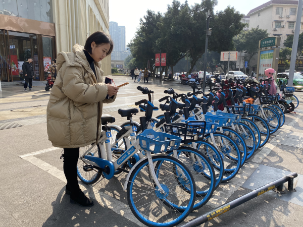 共享單車普及，市民出行更便利。（資料圖片）