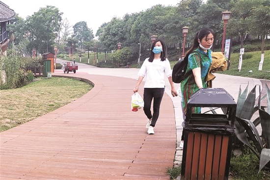 設置合理數量的垃圾桶，方便市民隨時丟棄雜物。.jpg