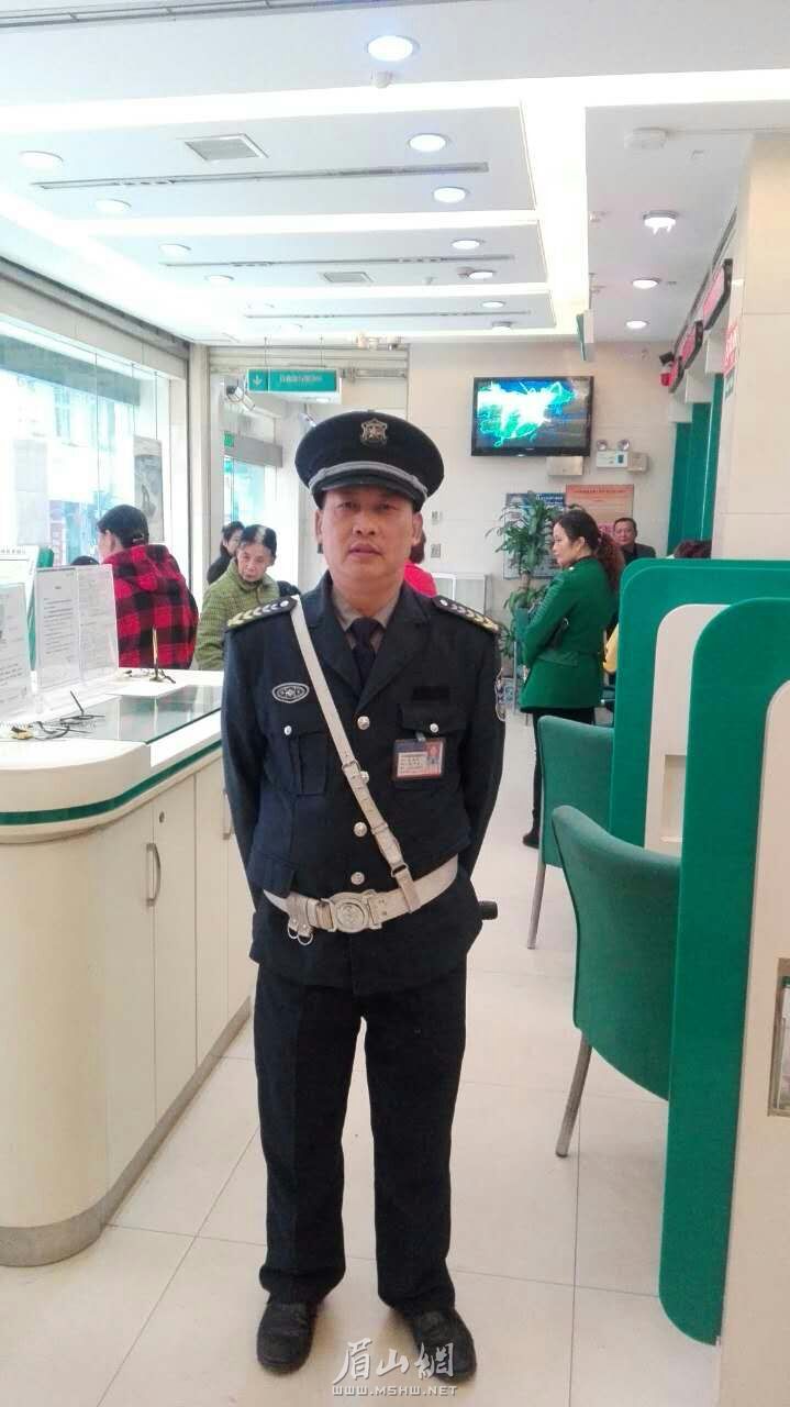 工作中的袁顯華。.jpg