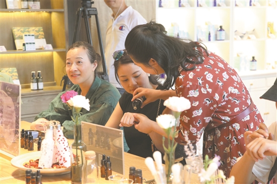 現(xiàn)場體驗葡萄與香氛的奇妙碰撞。.jpg